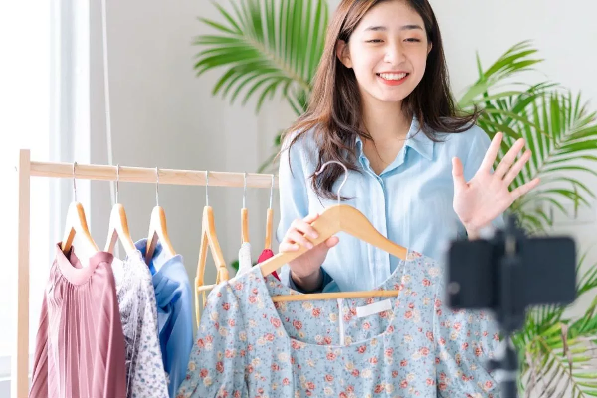 Toko Sepi? Ini Cara Memanfaatkan TikTok Shop dan Shopee Live!