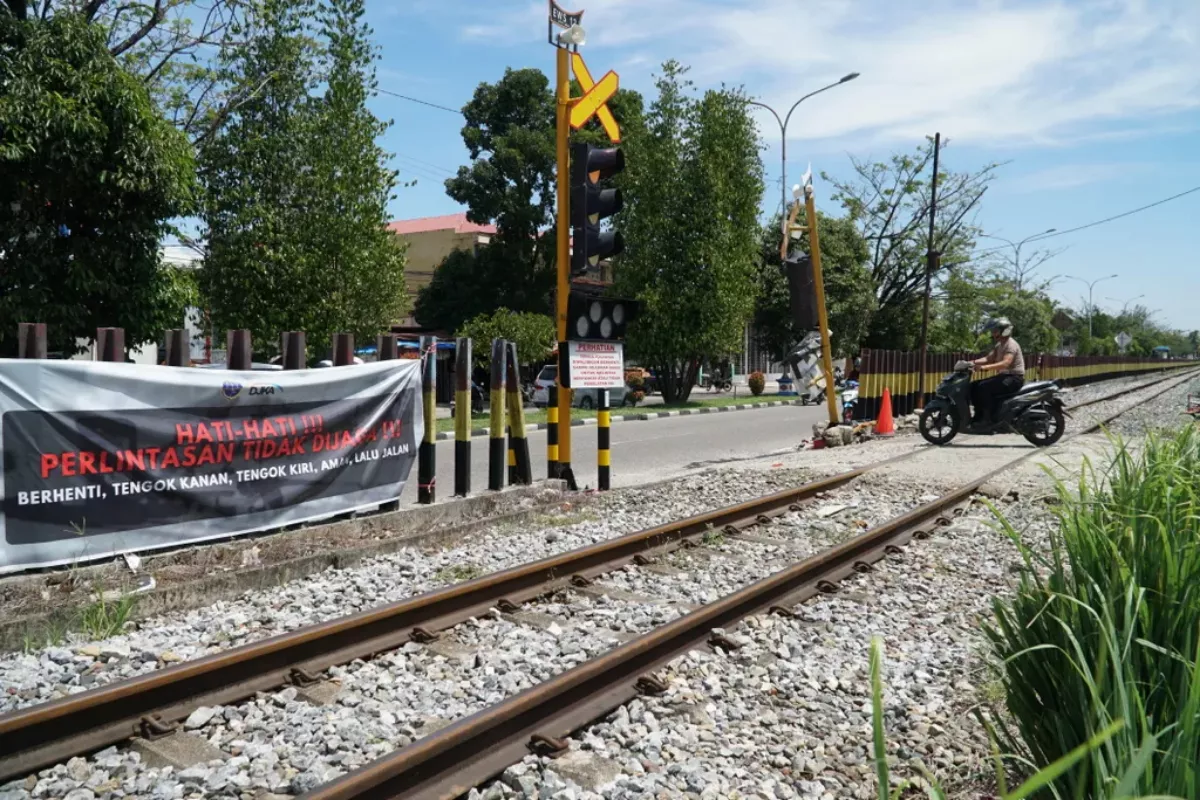 Petugas Perlintasan KA Pariaman Efektif Tekan Kecelakaan Hingga Nol