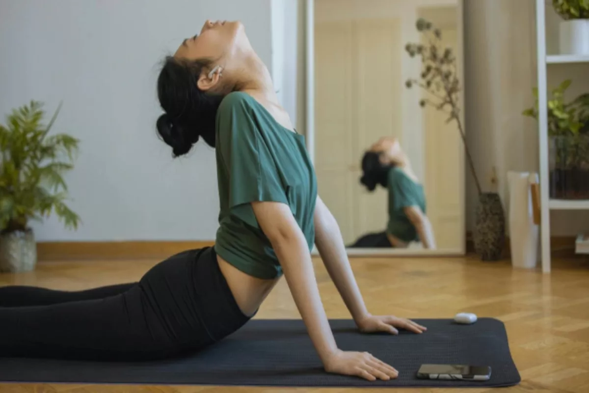 Manfaat Yoga di Rumah untuk Atasi Stres Kerja