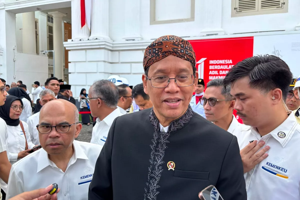 Purbaya Mengenakan Busana Adat Jawa di Perayaan HUT RI ke-81
