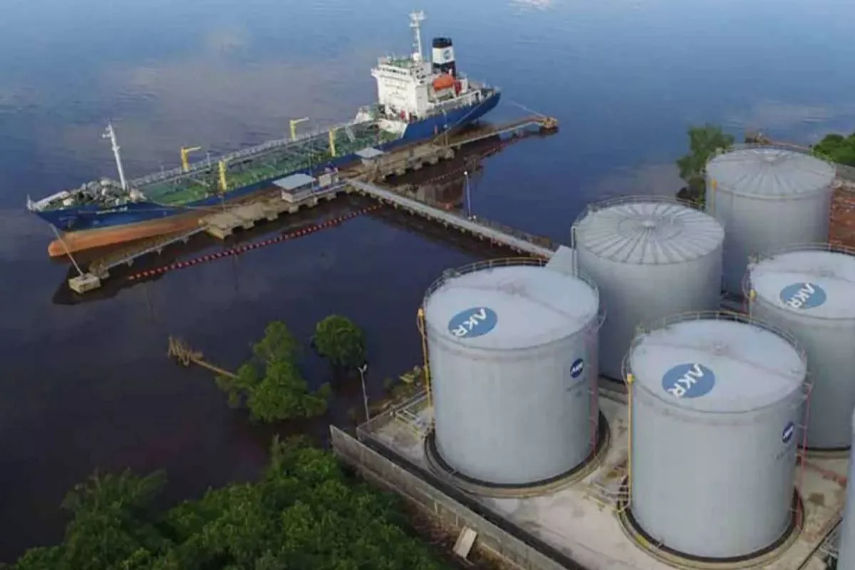AKRA Masifkan Infrastruktur untuk Bisnis LNG dan Energi Surya