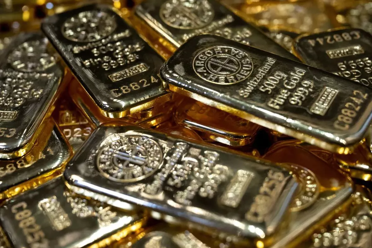 Gelombang Aksi Jual Pasar Seret Harga Emas Dunia ke 4.482 USD