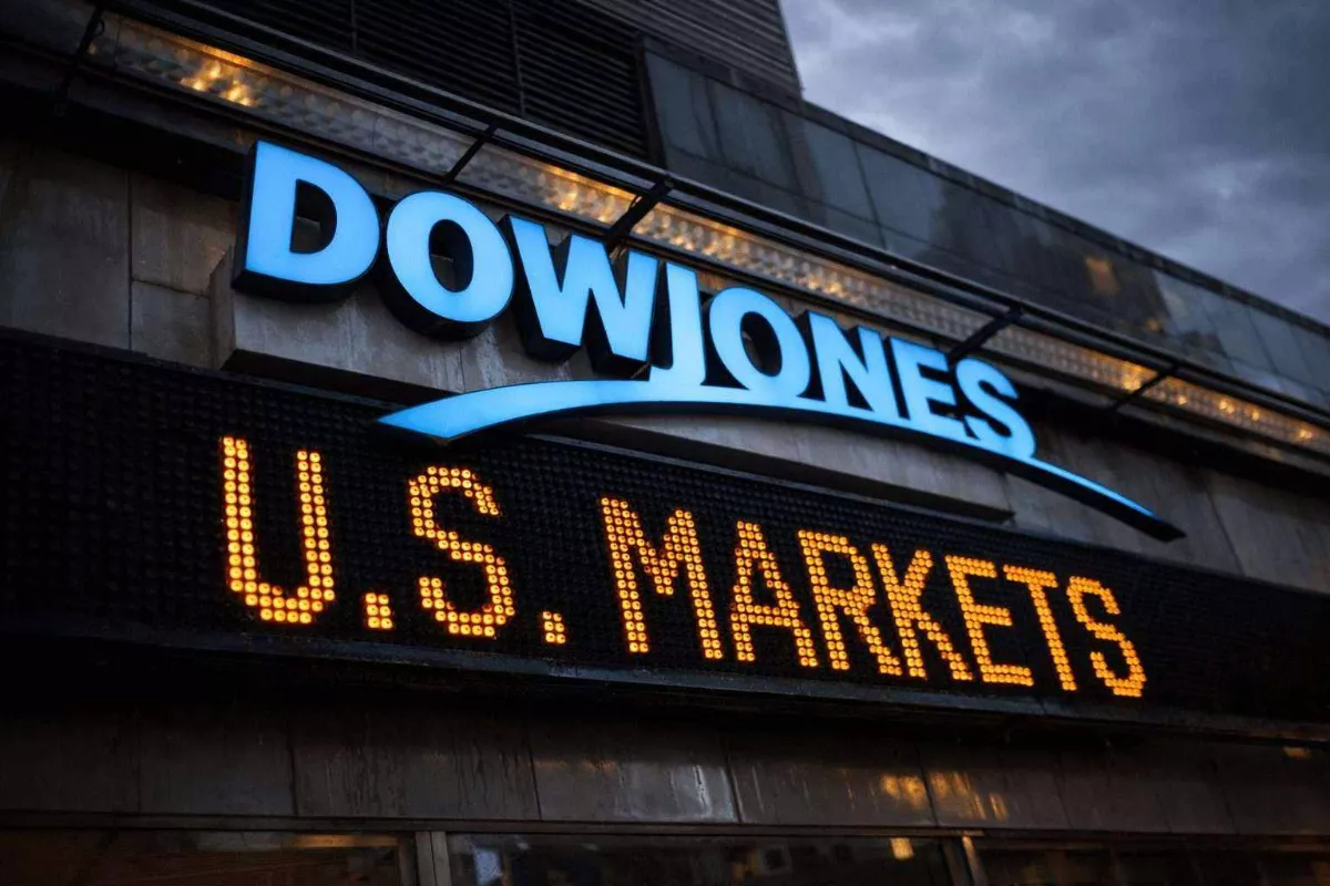 Wall Street Bervariasi, Dow Jones Menguat di Tengah Koreksi Teknologi