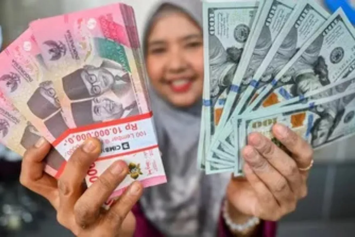 Rupiah Ditutup Melemah ke Rp17.669 per Dolar AS pada Senin (14/9)