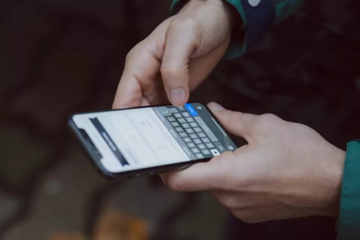 Strategi Jaga Privasi: Cara Agar Pinjol Tidak Bisa Akses Kontak HP