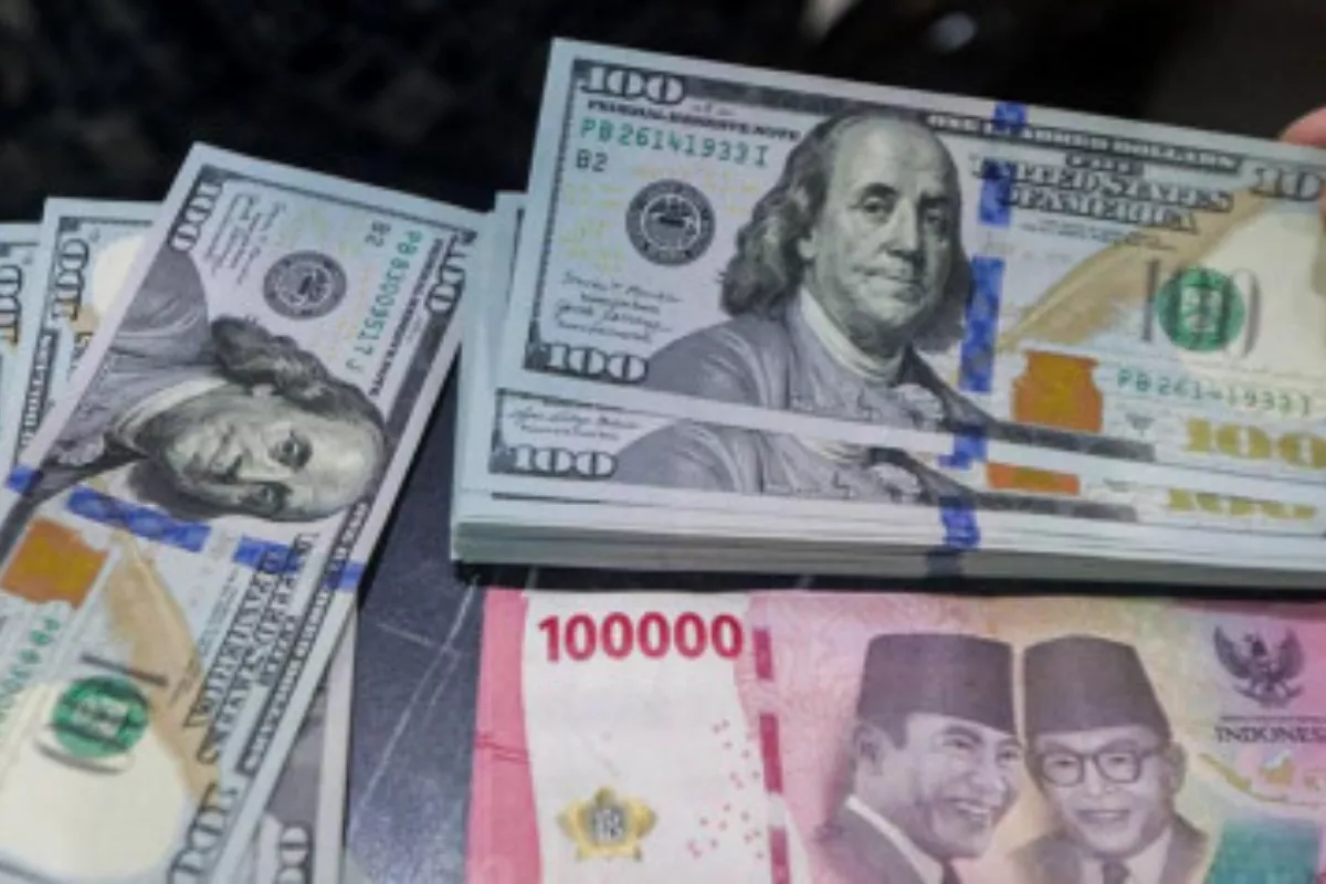 Rupiah Diprediksi Anjlok Tembus Rp 17.850 Pekan Depan