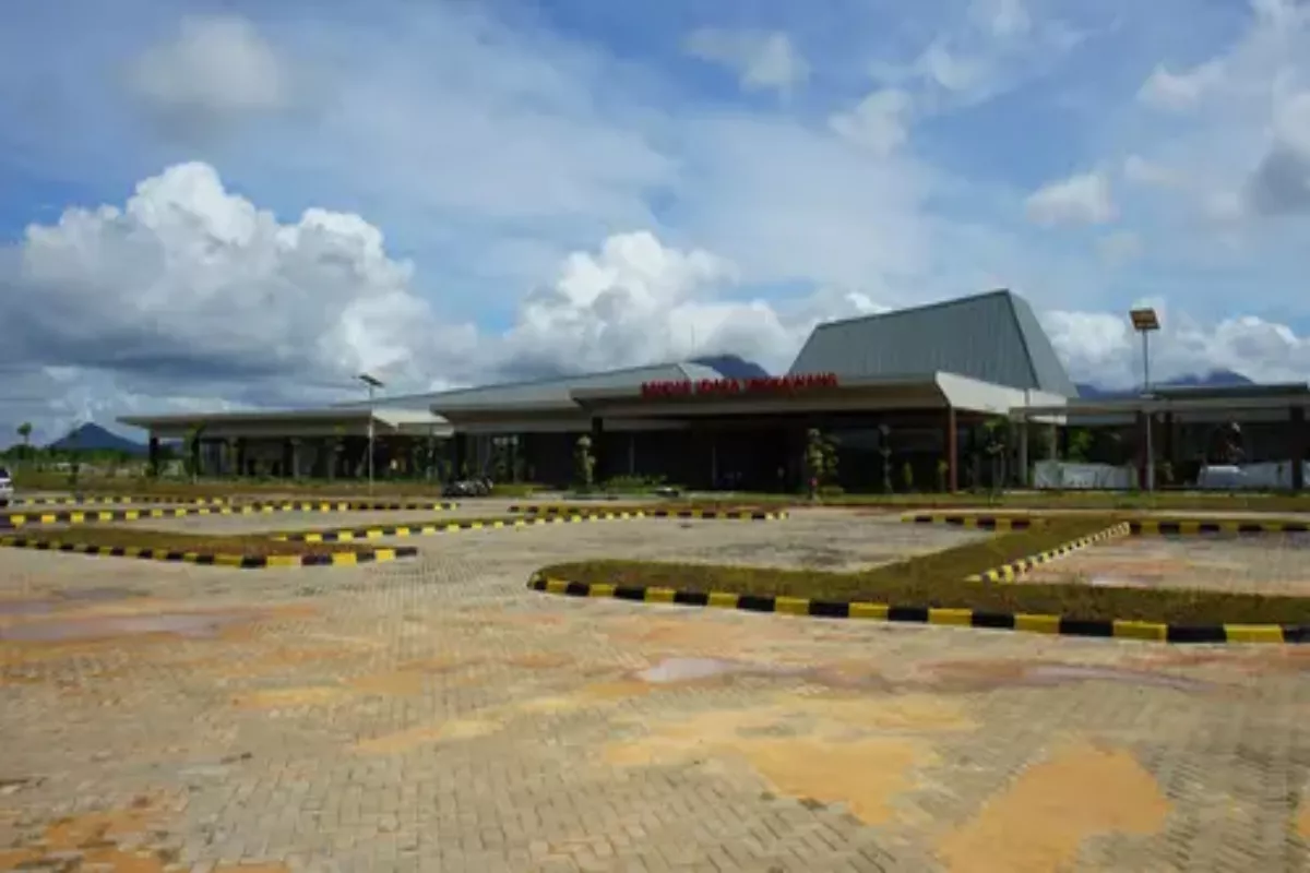 Kabut Asap Selimuti Singkawang Operasional Bandara Dipastikan Normal