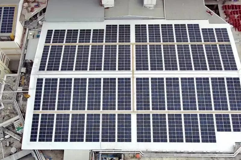 APL Resmikan PLTS Atap Sidoarjo demi Transisi Energi