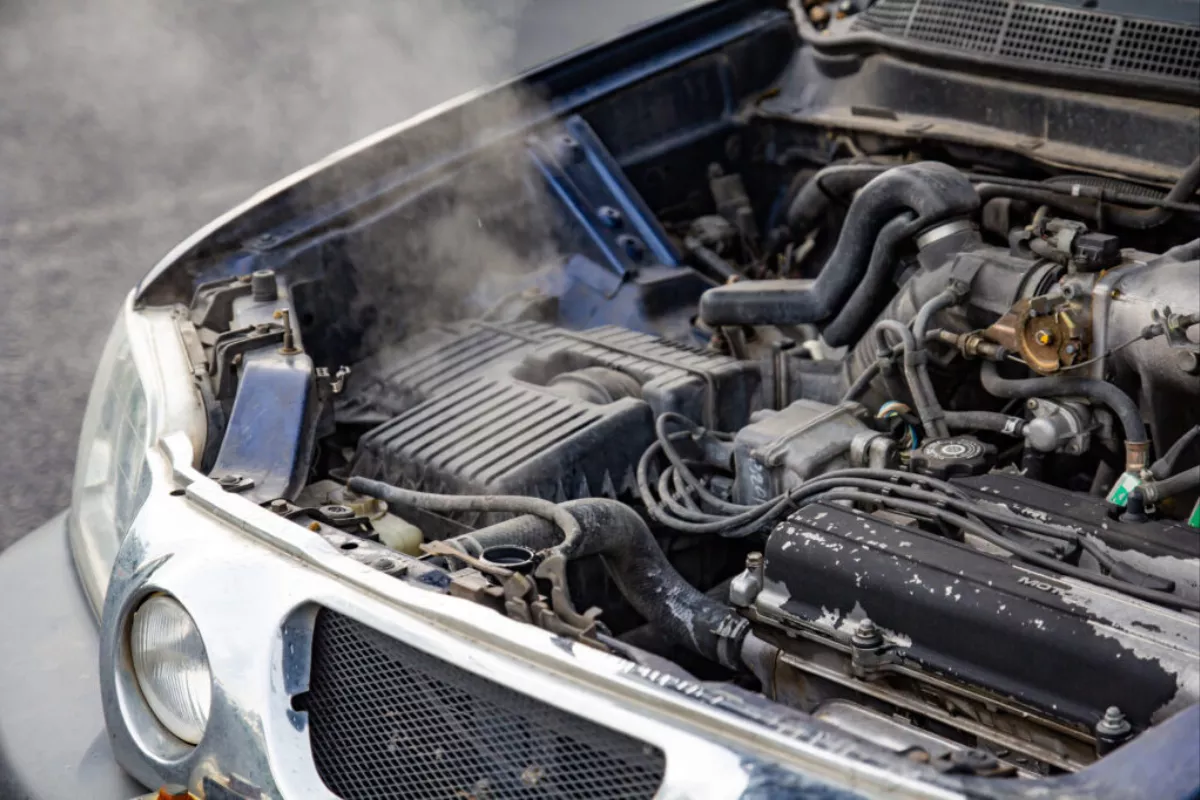 Bahaya Memaksa Jalan Mobil Overheat Bisa Bikin Rugi Biaya Perbaikan