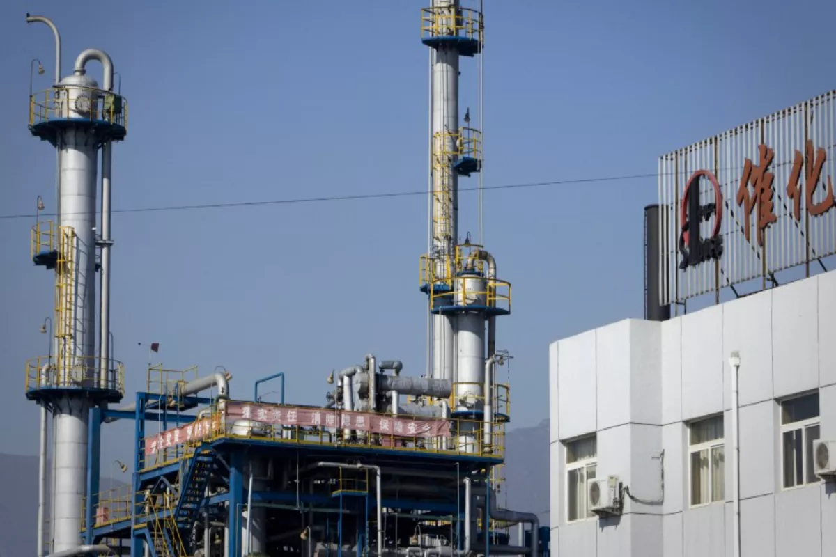 China Instruksikan Perusahaan Abaikan Sanksi AS Soal Minyak Iran
