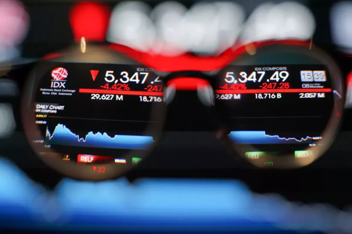 IHSG Turun 0,19 Persen ke Level 5.884 akibat Pelemahan Saham Big Caps
