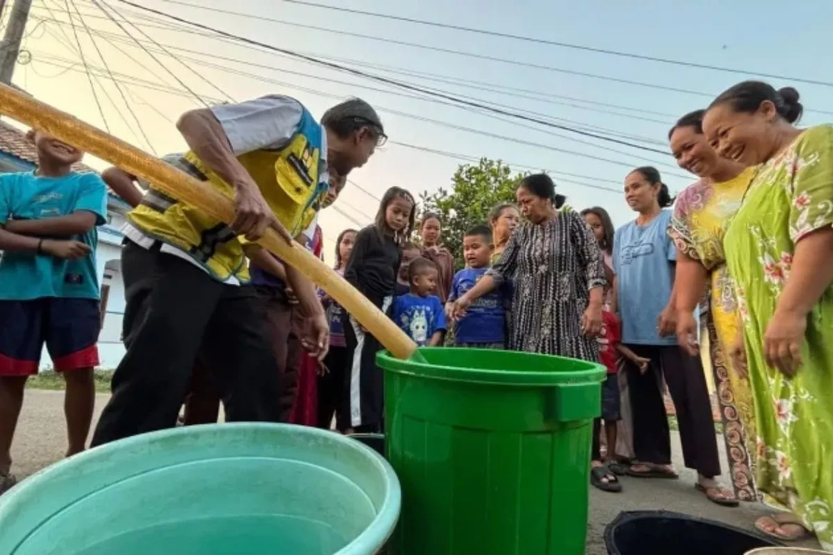 Kementerian PU Kirim Pasokan Air Bersih Bagi Warga Cimahi yang Kekeringan