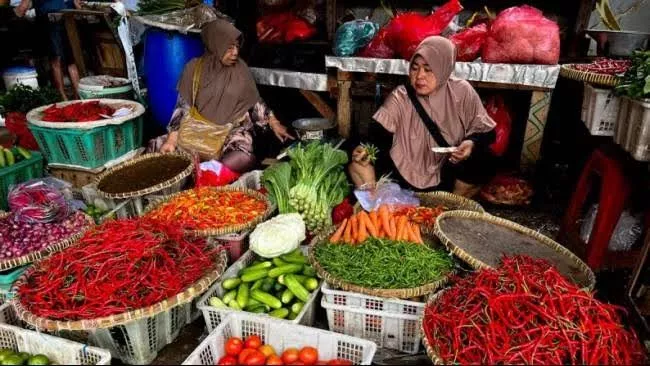 Harga Pangan 3 Juli: Cabai & Bawang Merah Turun, Beras Stabil