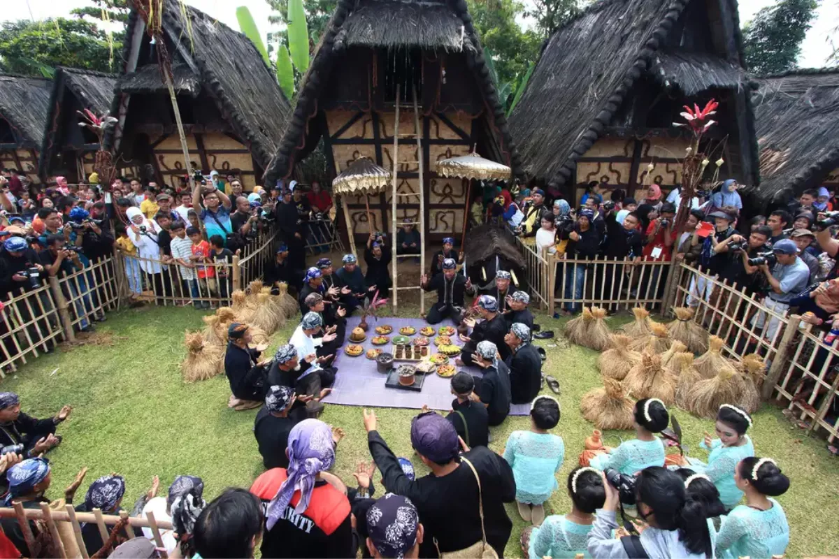 Menelusuri Pesona Budaya Lokal Nusantara di Era Modern