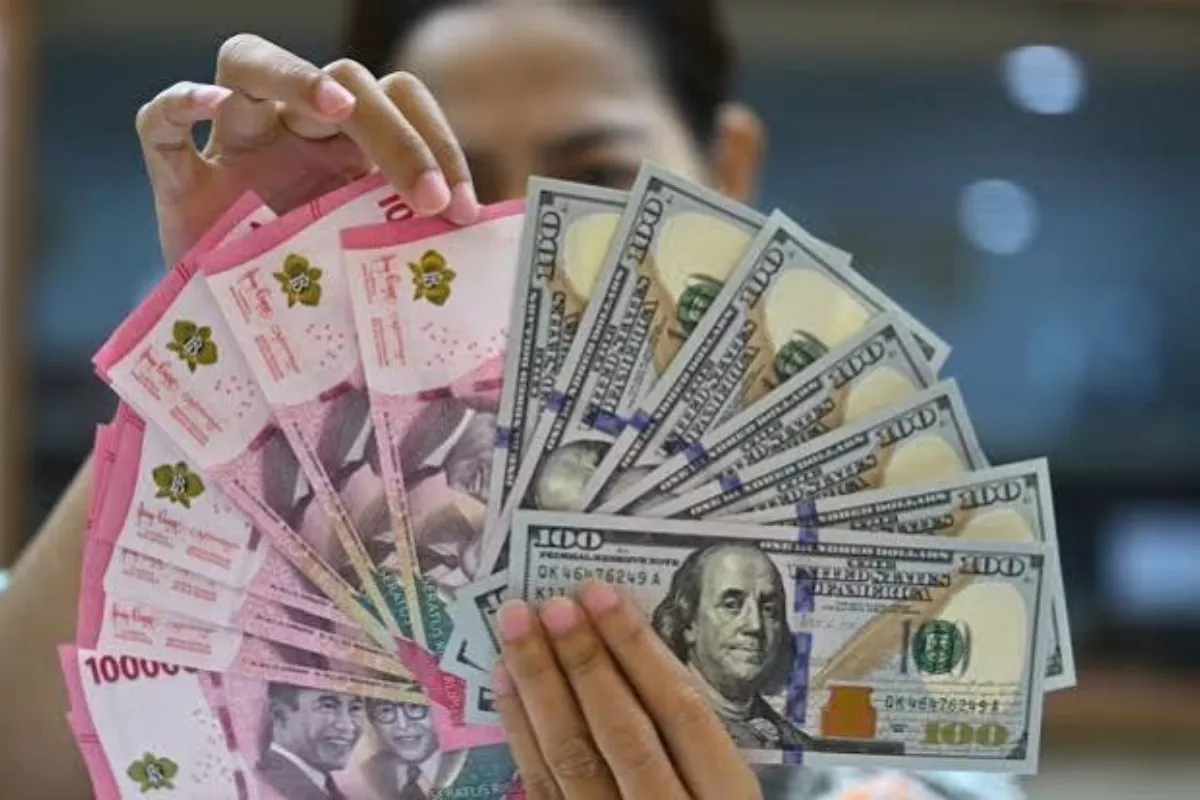 Rupiah Diprediksi Melemah Dipicu Ketegangan Geopolitik Timur Tengah