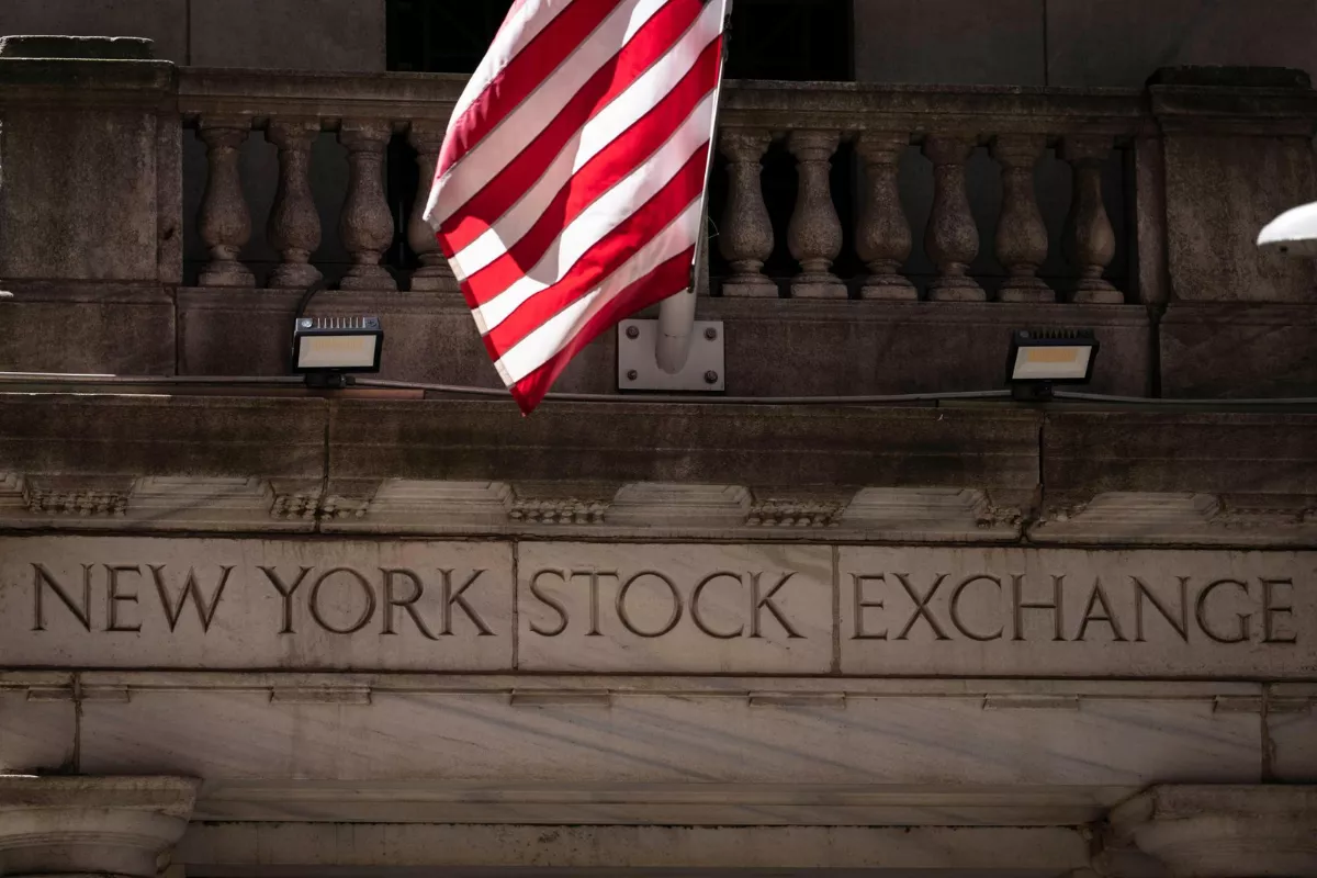 Dow Jones Turun 703 Poin, Walmart 9,2 persen dan Yield Treasury Tekan Pasar