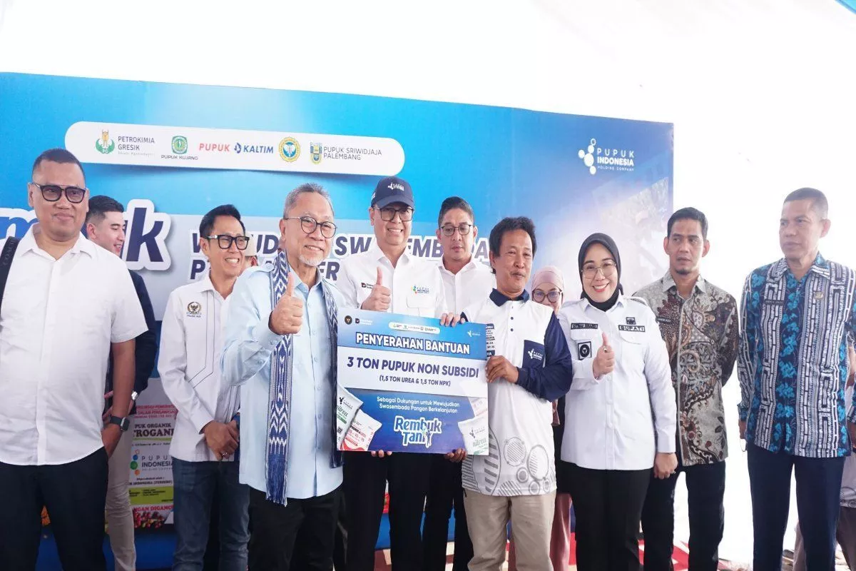 Dukung Swasembada, Menko Pangan Distribusikan Bantuan Pupuk di Sigi