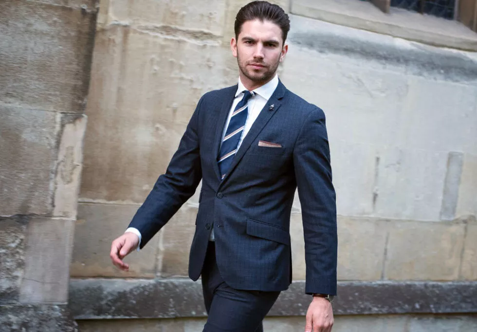 Tutorial Cara Mengikat Dasi Paling Mudah untuk Pemula dan Profesional