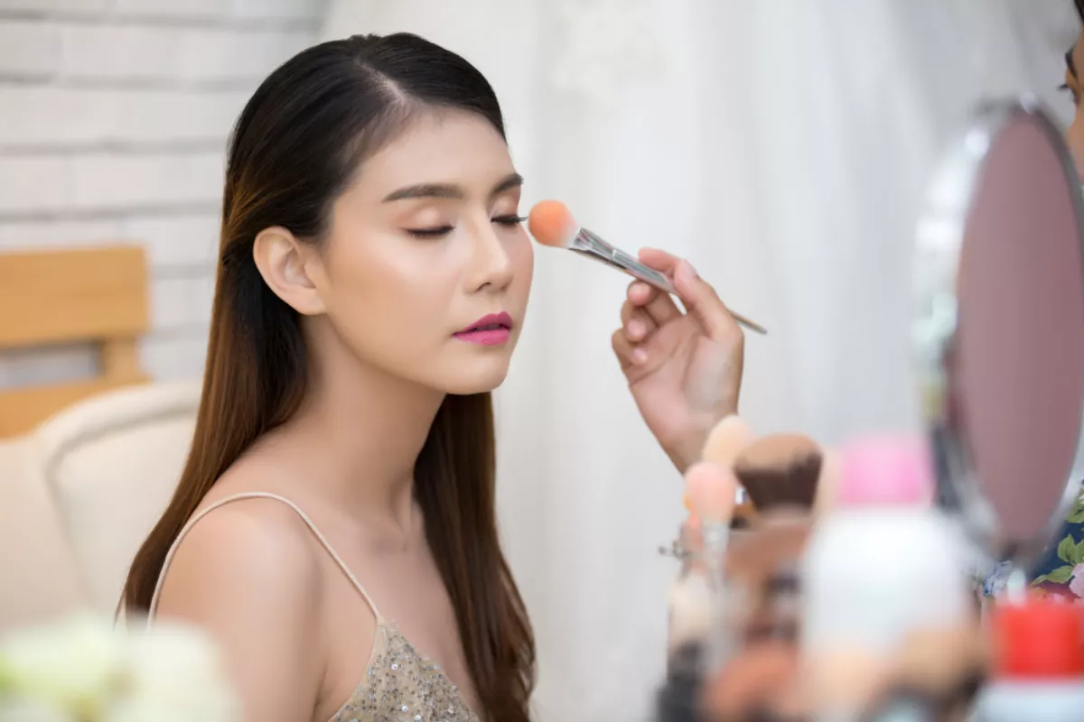 Tutorial Makeup Natural Untuk Kantor Simpel Dan Elegan