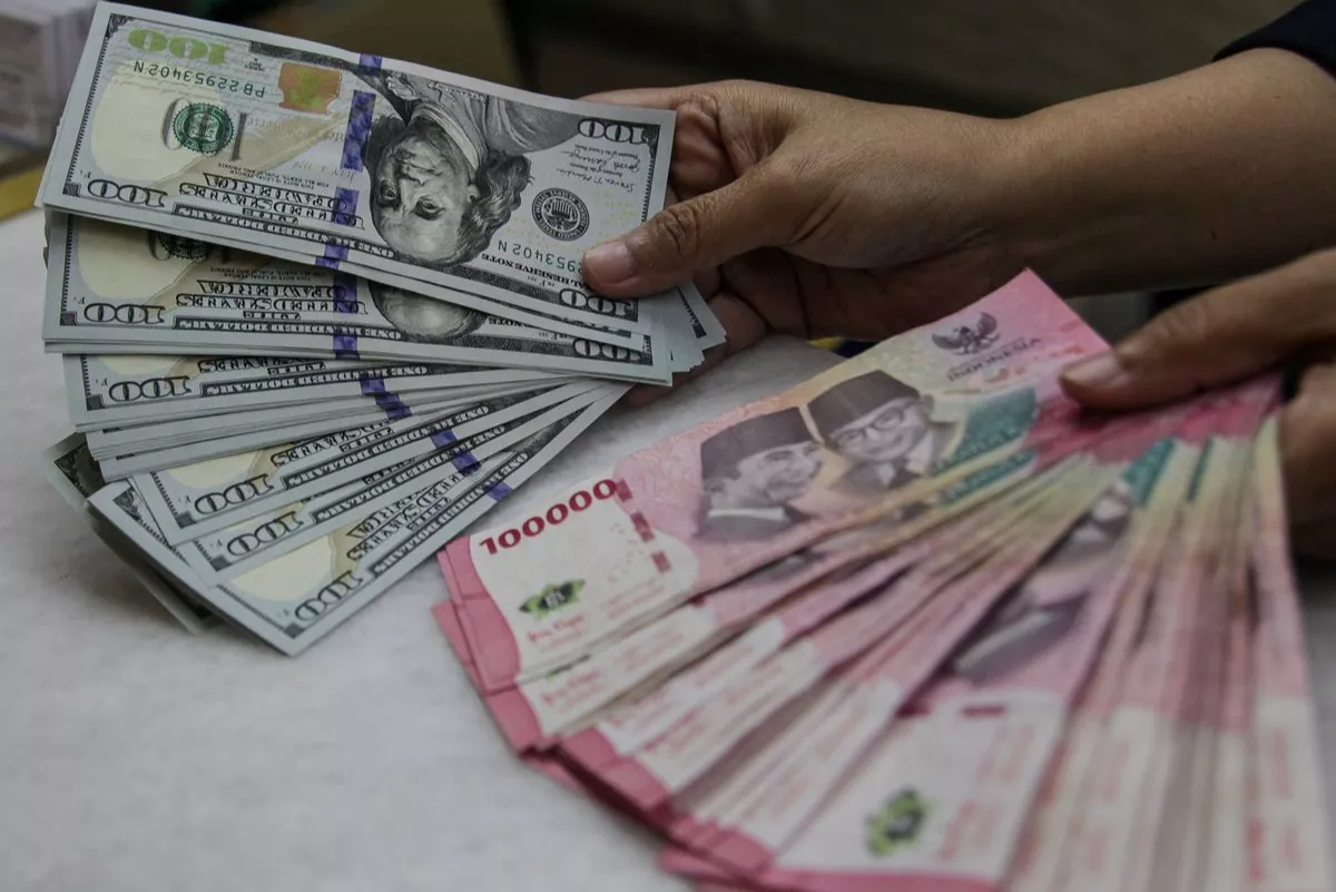 Rupiah & IHSG Tertekan Lonjakan Minyak
