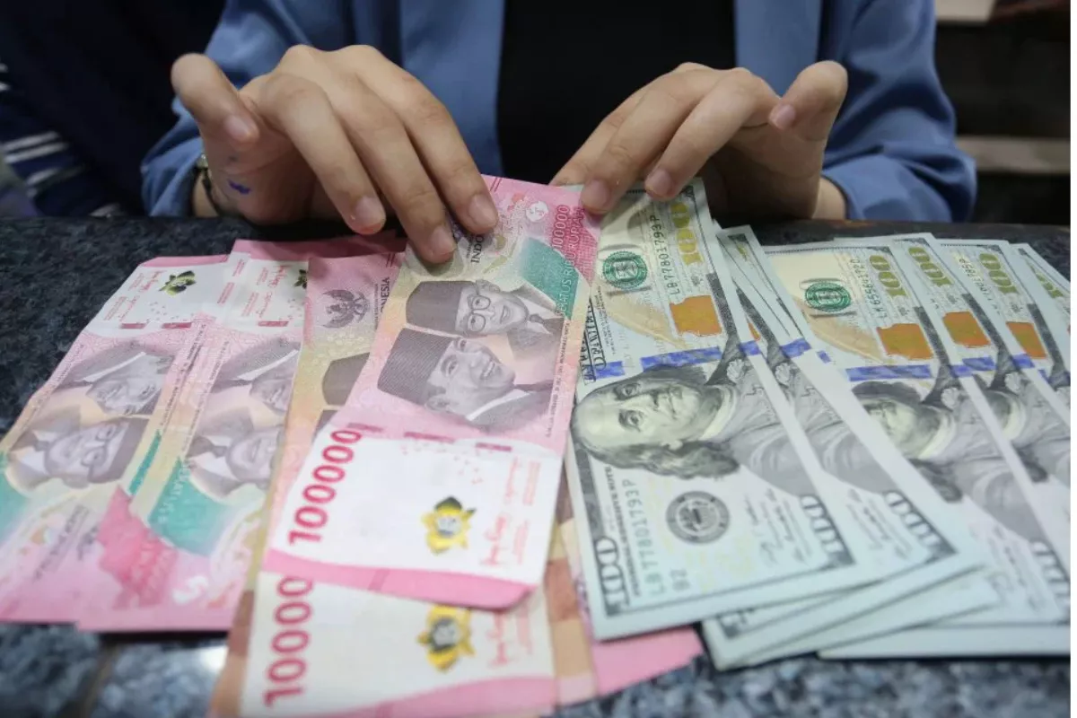 Rupiah Dibuka Menguat ke Rp17.953 per Dolar AS Hari Ini (3/7)
