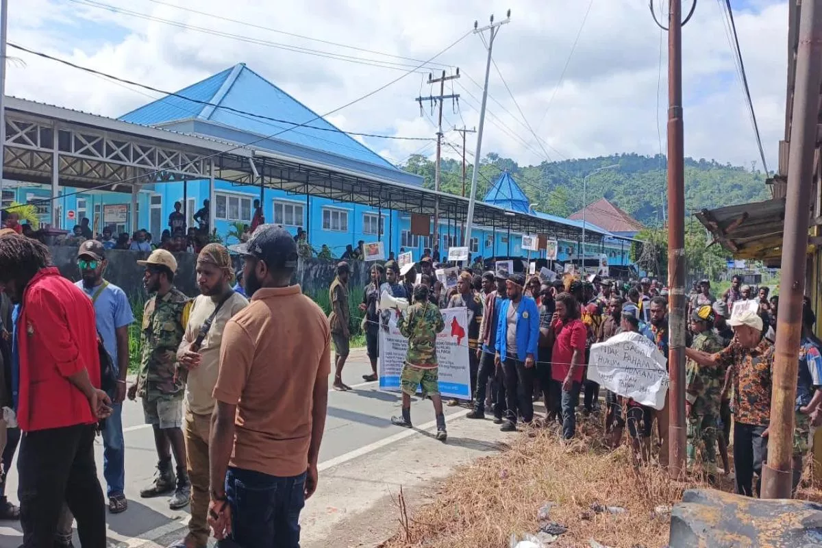 Massa Demo Desak Penarikan TNI Non-Organik dan Pengusutan HAM Papua