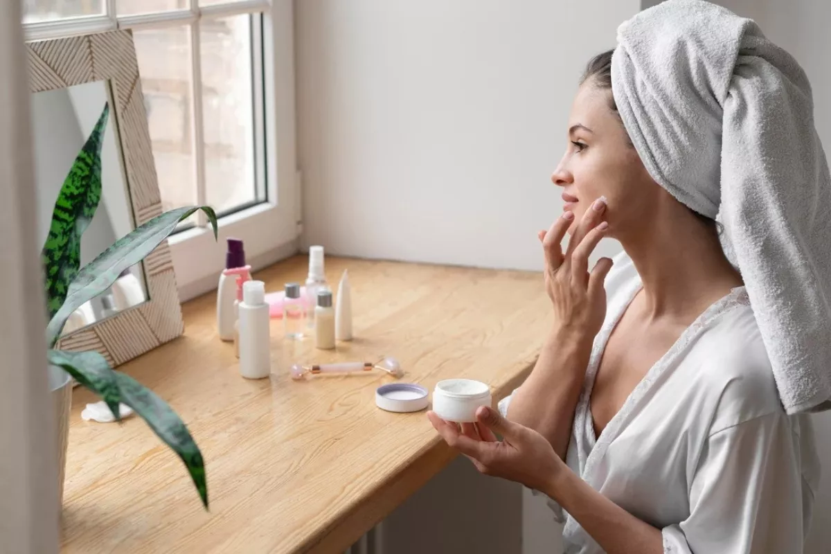 Tips Skincare Anak Kuliah Budget Minim, Wajah Glowing Gak Mahal