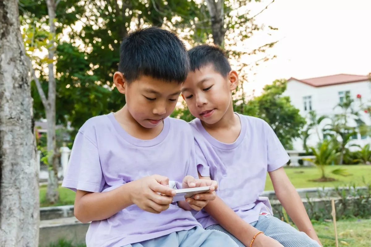 Tips Mengurangi Ketergantungan Gadget pada Anak Secara Konsisten