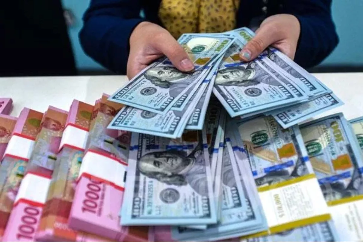 Rupiah Terpuruk Level 18.080 per Dolar AS dan IHSG Sempat Merosot