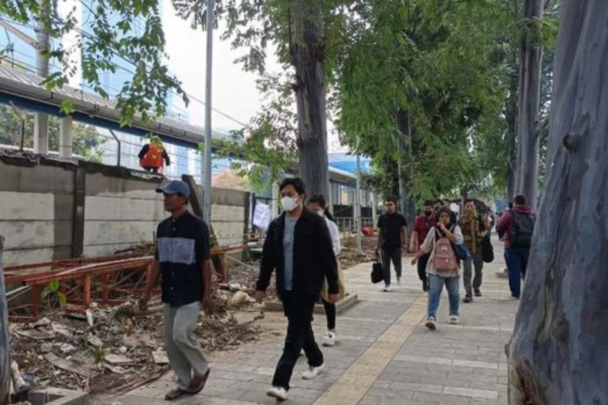 Keluhan Penumpang KRL Jalan Jauh ke Stasiun BNI City Usai Karet Tutup
