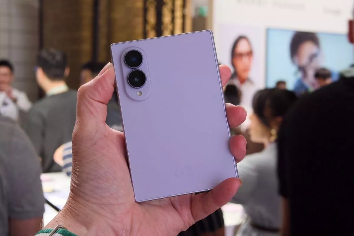 Mengapa Desain Samsung Galaxy Z Fold 8 Dibuat Lebih Lebar dan Pendek