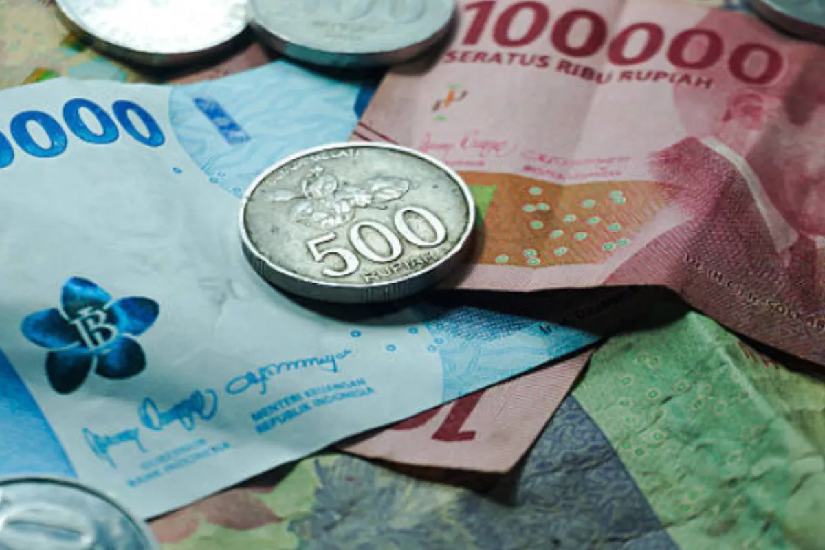 Rupiah Melemah Terhadap Dolar AS dan Dolar Singapura Pekan Ini