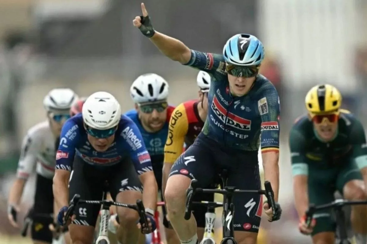 Tadej Pogacar Main Aman demi Pertahankan Gelar Tour de France 2026