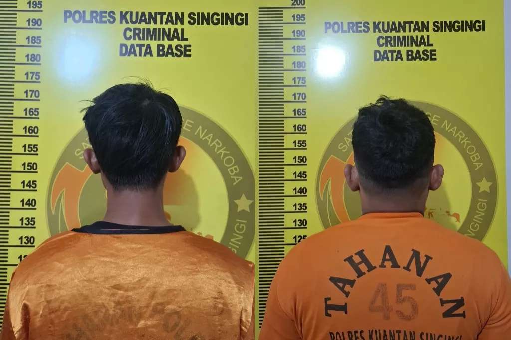 Omzet Sehari Rp10 Juta dan Sempat Kabur, Tim Elang Kuantan Ringkus Dua Pengedar Sabu