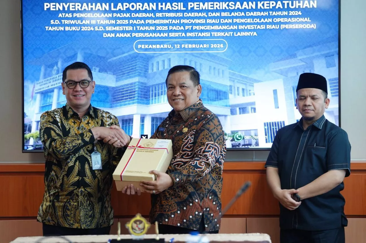 Pemprov Riau Terima LHP Kepatuhan BUMD Dari BPK
