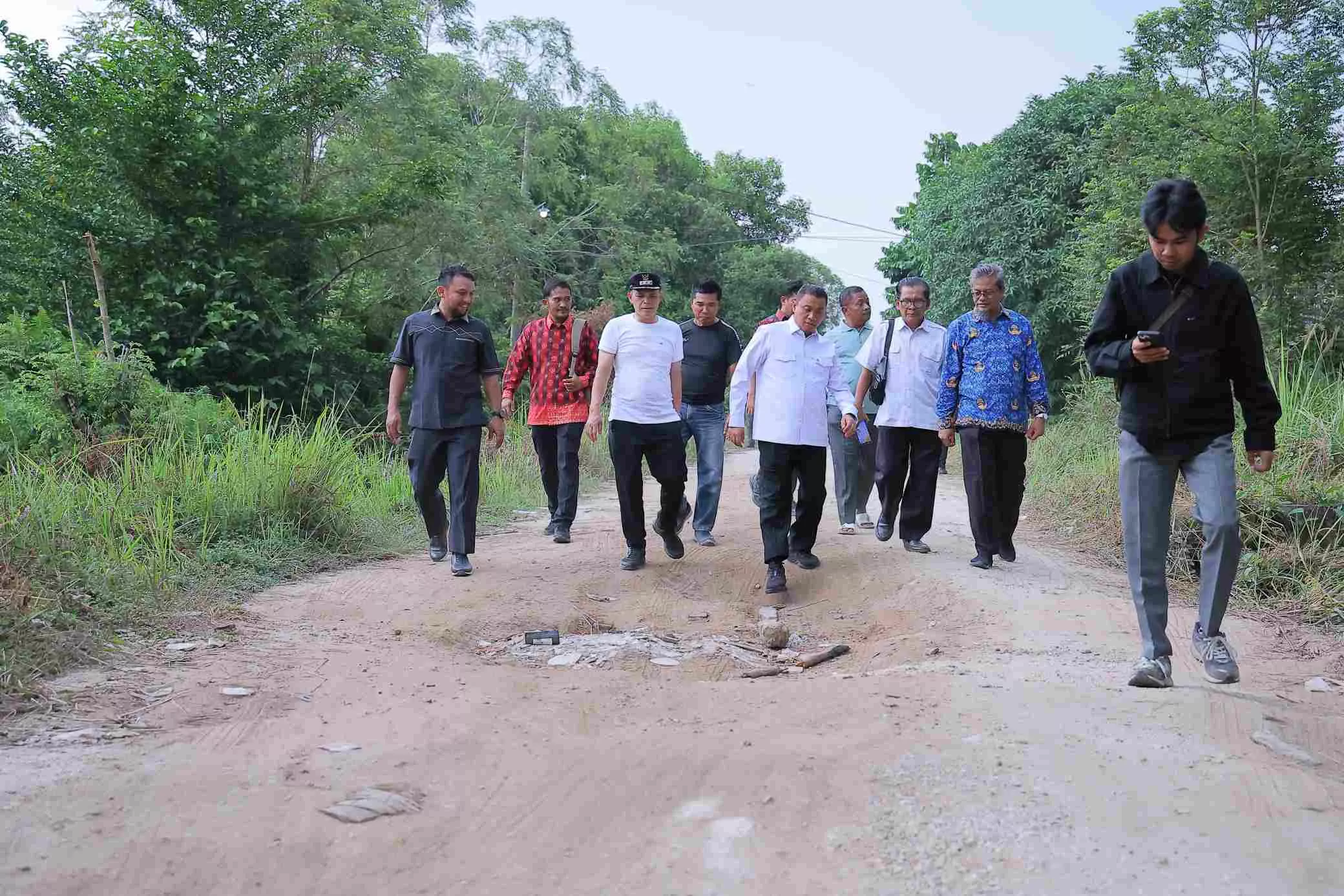 Wawako Pekanbaru Turun Serap Aspirasi Warga, Jalan Lumba-lumba Segera Diperbaiki 