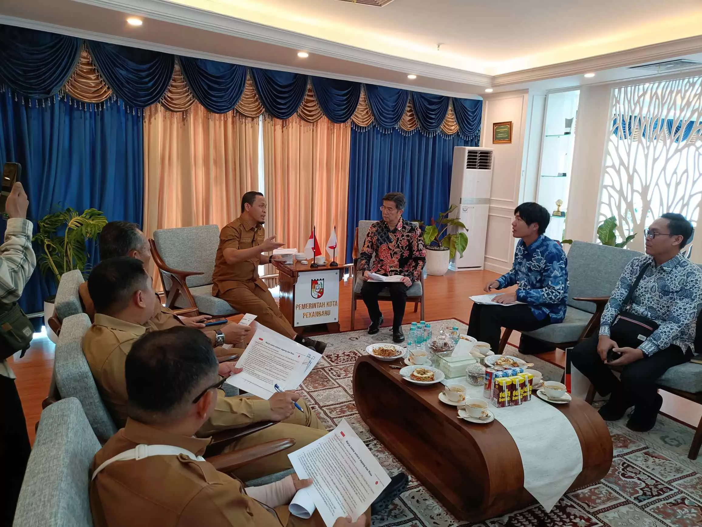 Tertarik dengan Kebersihan Pekanbaru, Konjen Jepang Sambangi Wako Agung