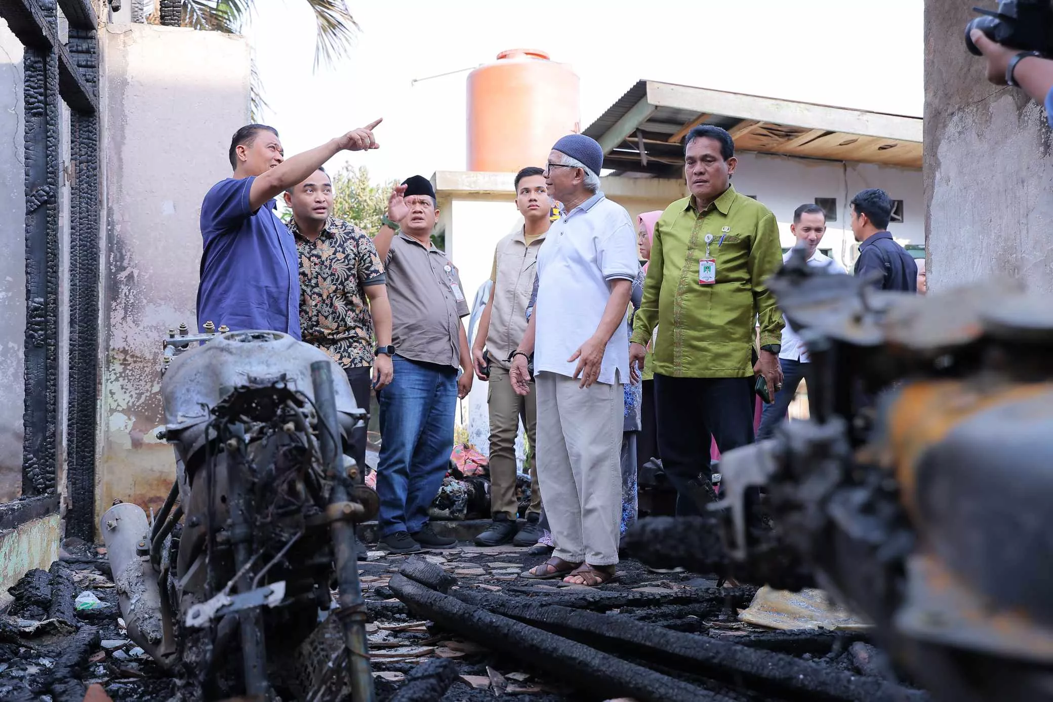 Wawako Pekanbaru Sambangi Korban Kebakaran Rumah di Sukajadi, Serahkan Bantuan Sembako dan Logistik 