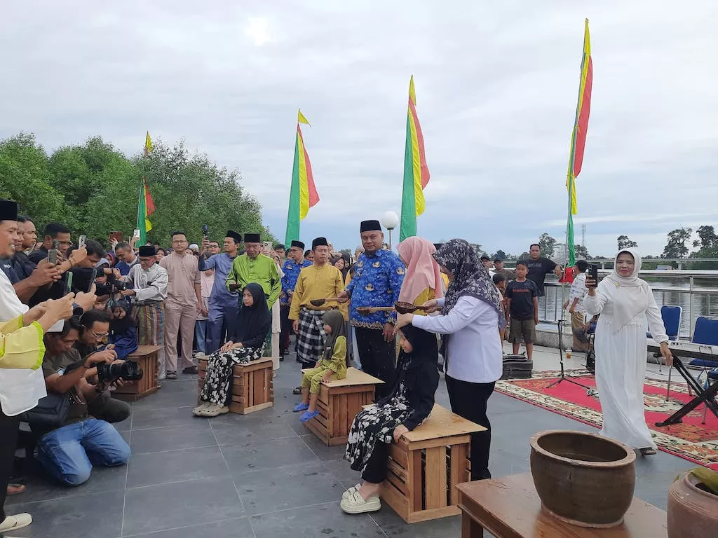 Petang Megang Semarak di Tepian Sungai Siak, Ratusan Warga Sambut Ramadan