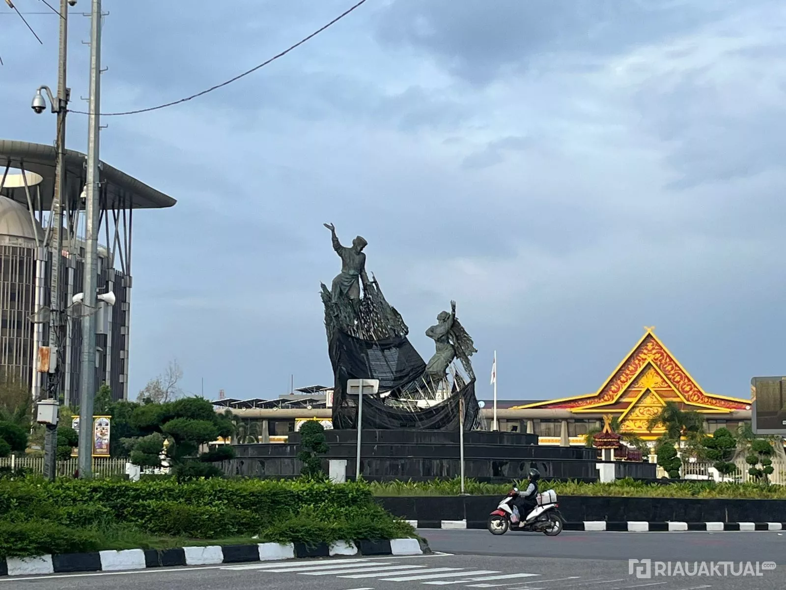 Jadi Usulan Tokoh Masyarakat, Pemprov Riau Berencana Ganti Tugu Zapin Dengan Monumen Lain