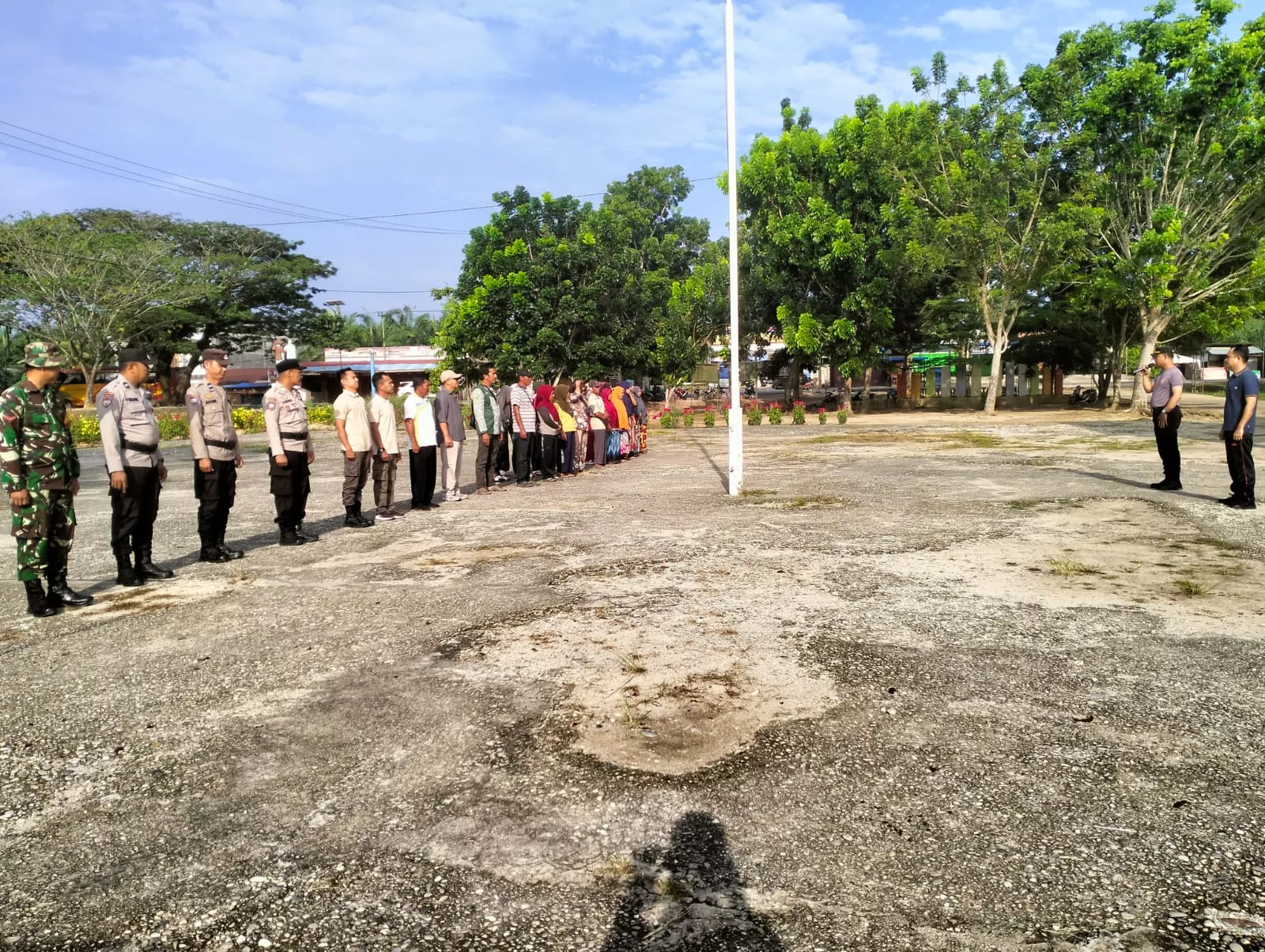 Tindaklanjuti Arahan Presiden, Kapolsek Rimba Melintang dan Forkopimcam Gelar Apel Rohil Asri