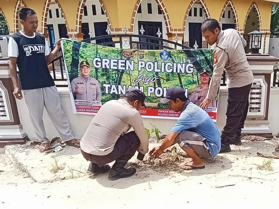 Green Policing ala Rohil, Polsek Rimba Melintang dan Warga Kompak Hijaukan Lingkungan