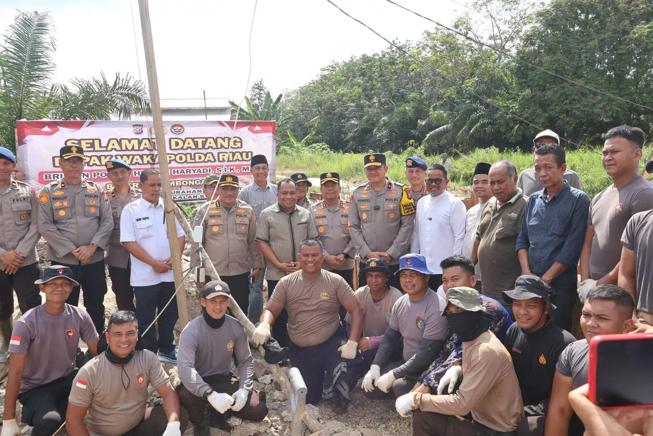 Wakapolda Riau Tinjau Jembatan Presisi di Pelalawan, Brimob Siap Kawal Pembangunan