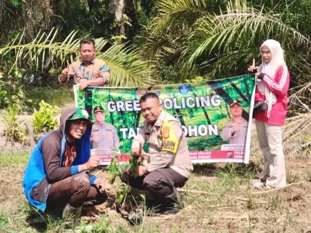 Polsek Rimba Melintang Tanam Pohon di Pustu Harapan Jaya, Wujud Nyata Green Policing