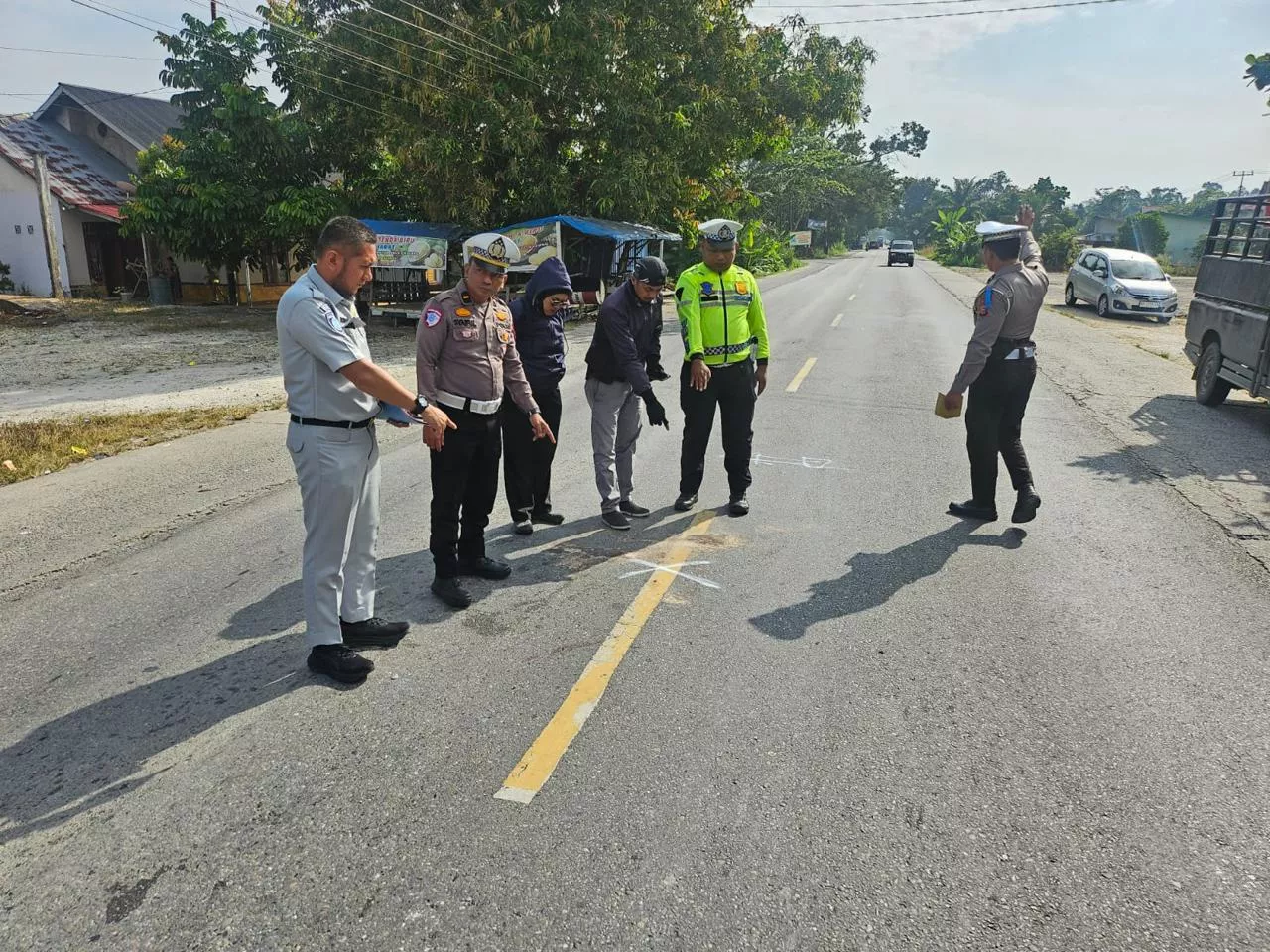 Niat Nyalip Truk, Wanita 56 Tahun Tewas Terlindas di Kampar