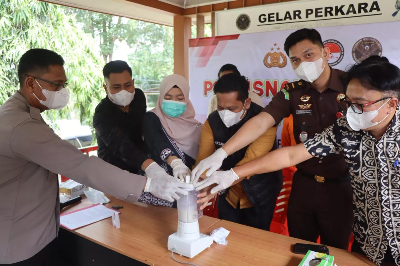 Perangi Narkoba, Satresnarkoba Polres Kuansing Musnahkan 19,65 Gram Sabu