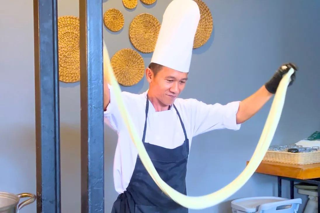 BATIQA Hotel Pekanbaru Hadirkan BBQ Imlek All You Can Eat dengan Yu Sheng dan Live Cooking