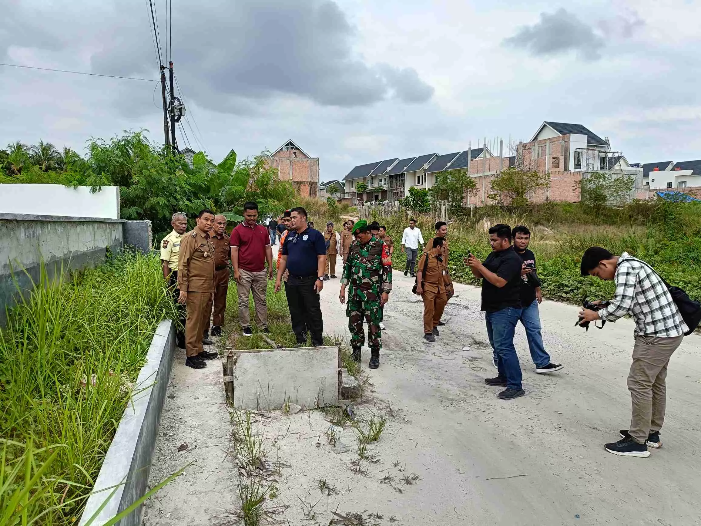 Wawako Turun ke Marpoyan Damai Tindaklanjuti Laporan Warga, Jalan Rusak Segera Diperbaiki 