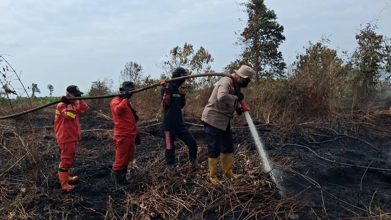 10 Hektare Lahan di Rupat Terbakar, Polisi dan Tim Gabungan Berjibaku Padamkan Karhutla