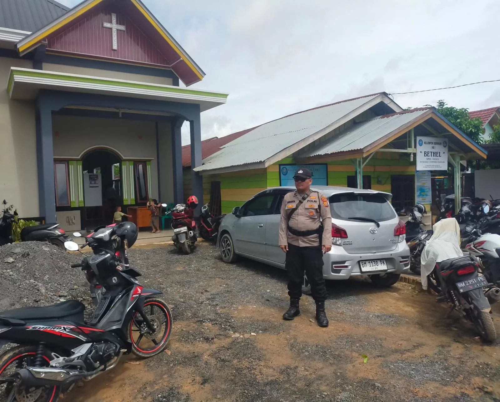 Pastikan Kamtibmas Kondusif, Polsek Bangko Pusako Amankan Ibadah Umat Kristiani